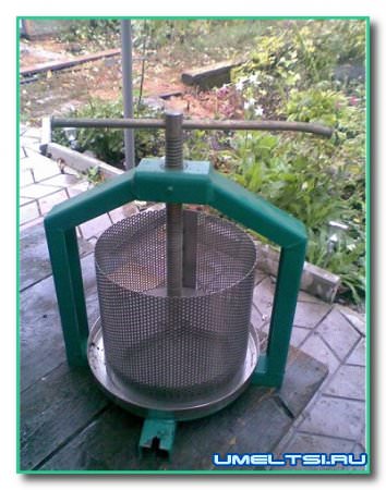 Самодельная соковыжималка из ручного винтового пресса