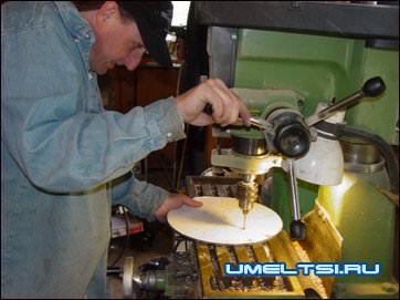 сделали в нем отверстия