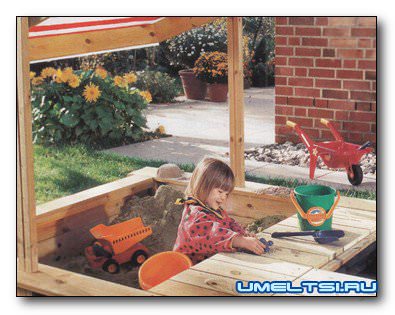 Песочница своими руками с крышкой и резервуаром для воды Песочница своими руками с крышкой и резервуаром для воды