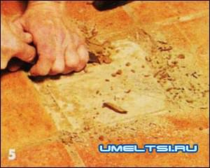 Замена треснувшей плитки