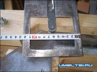 Приспособление для изготовления столярного шипа Приспособление для изготовления столярного шипа