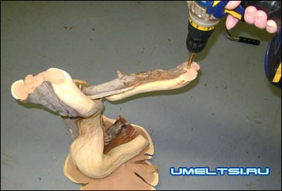 просверливаем в ножке просверливаем в ножке