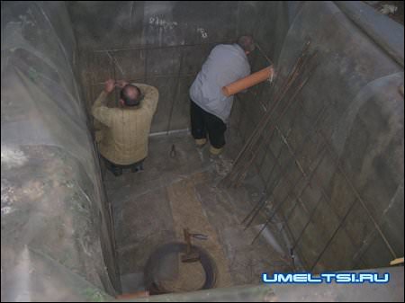 застилили пленкой, что бы не осыпались стены застилили пленкой, что бы не осыпались стены