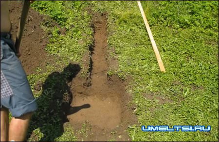 стоительство коптильни, вырыли яму стоительство коптильни, вырыли яму