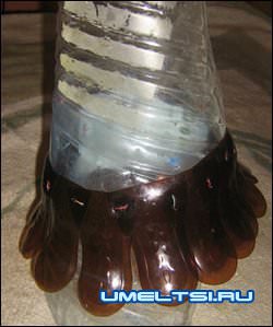 прикрепляем перья к шеи