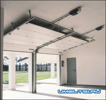 Секционные ворота позволяют сооружать широкие проемы Секционные ворота позволяют сооружать широкие проемы