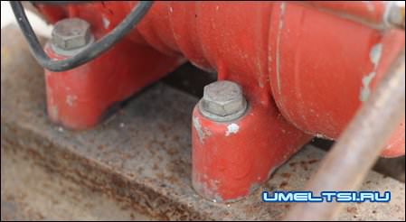 Прикручиваем вибратор болтами М10 Прикручиваем вибратор болтами М10