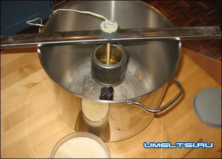 Аппарат для сладкой ваты-крепление банки Аппарат для сладкой ваты-крепление банки