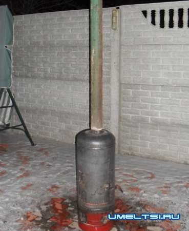 вварил трубу-дымарь