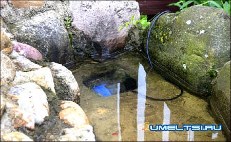 Каменная горка с фонтаном