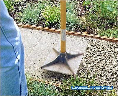 дорожка с плитняка трамбовка