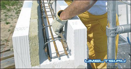 Для выполнения перемычек используют U-образные блоки Для выполнения перемычек используют U-образные блоки