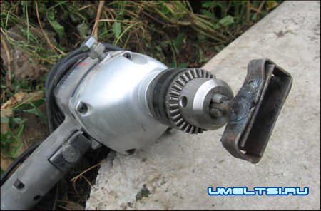 Бетономешалка своими руками с приводом от дрель-миксера Бетономешалка своими руками с приводом от дрель-миксера