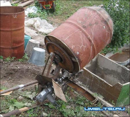 Бетономешалка своими руками с приводом от дрель-миксера Бетономешалка своими руками с приводом от дрель-миксера