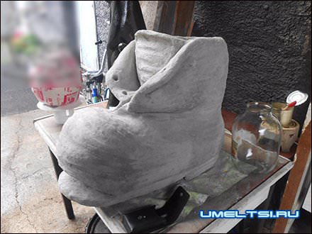 Уличный вазон-башмак Уличный вазон-башмак