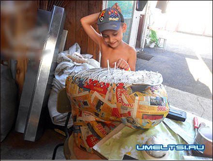 Уличный вазон-башмак Уличный вазон-башмак