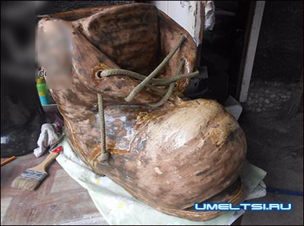 Уличный вазон-башмак Уличный вазон-башмак