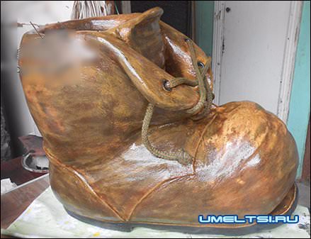 Уличный вазон-башмак Уличный вазон-башмак