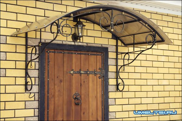 Навес над крыльцом дома фото Навес над крыльцом дома фото