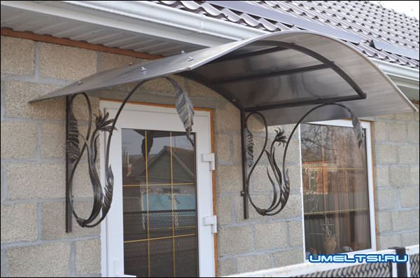 Навес над крыльцом дома фото Навес над крыльцом дома фото