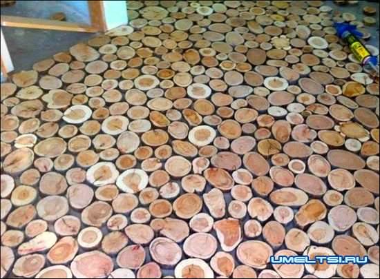 Пол из спилов дерева