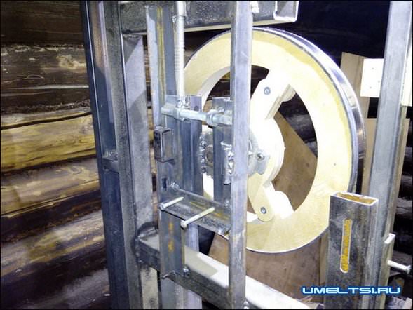 Ленточнопильный станок по дереву Ленточнопильный станок по дереву