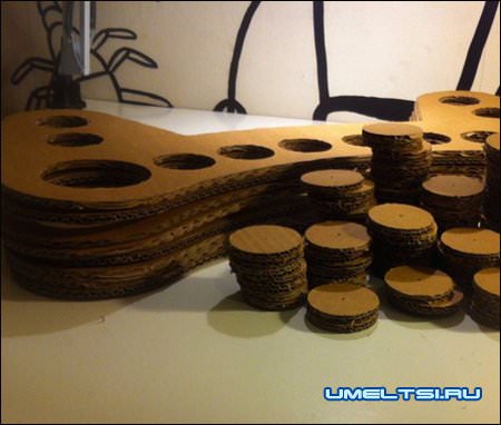 Прочный стул из картона Прочный стул из картона