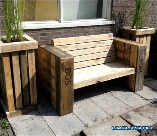 Скамейка из вазонами для цветов из поддонов своими руками Скамейка из вазонами для цветов из поддонов своими руками