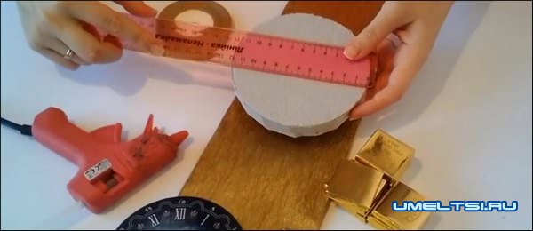 Новогодние часы своими руками-мастер класс Новогодние часы своими руками-мастер класс