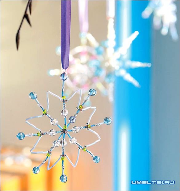 Снежинки из бисера и бусин Снежинки из бисера и бусин