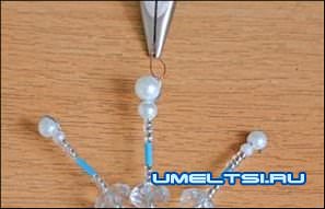 Снежинки из бисера и бусин Снежинки из бисера и бусин