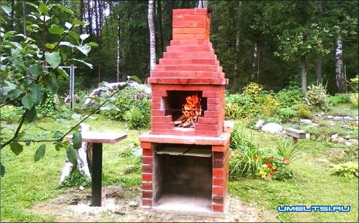 Место отдыха возле костра Место отдыха возле костра