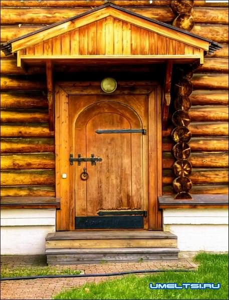 Козырек над входом в дом Козырек над входом в дом