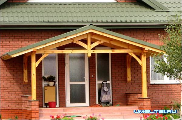 Козырек над входом в дом Козырек над входом в дом