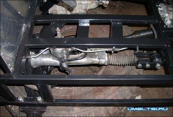 Полноприводной вездеход с ломающейся рамой