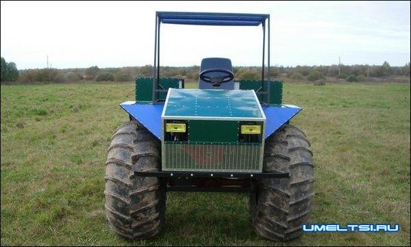 Полноприводной вездеход с ломающейся рамой