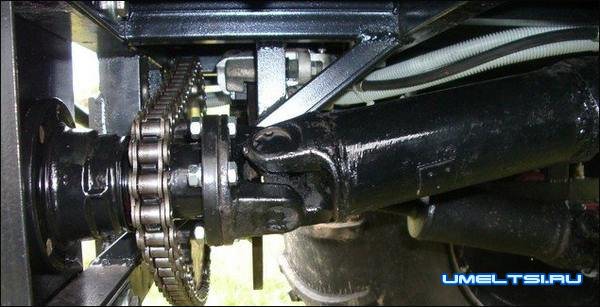 Полноприводной вездеход с ломающейся рамой