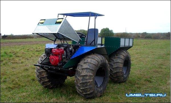 Полноприводной вездеход с ломающейся рамой