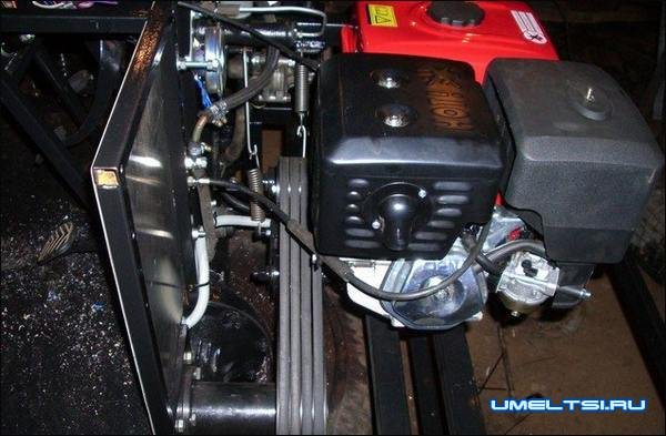 Полноприводной вездеход с ломающейся рамой