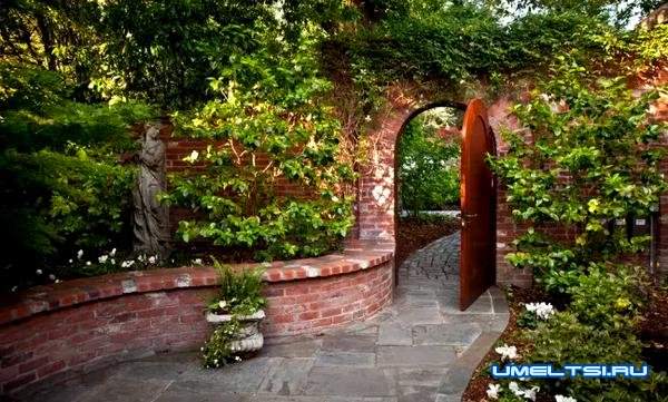 Кирпичный забор Кирпичный забор