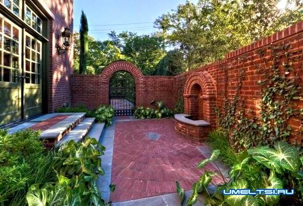 Кирпичный забор Кирпичный забор