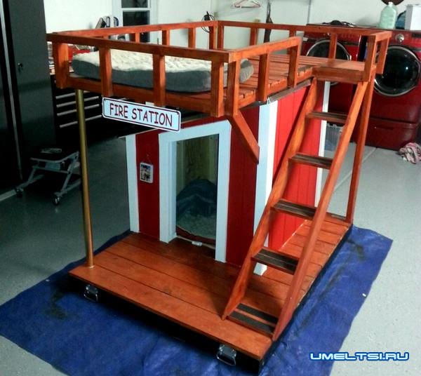 Готовая собачья будка с местом отдыха