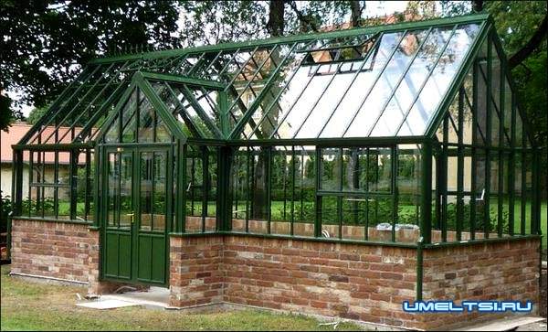 Всесезонный вариант теплицы в стальном каркасе