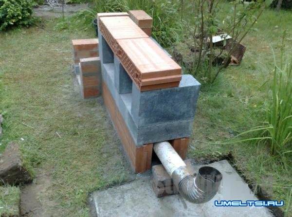 Кирпичная барбекю–коптильня своими руками Кирпичная барбекю–коптильня своими руками