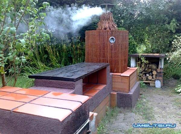 Кирпичная барбекю–коптильня своими руками-фото Кирпичная барбекю–коптильня своими руками-фото