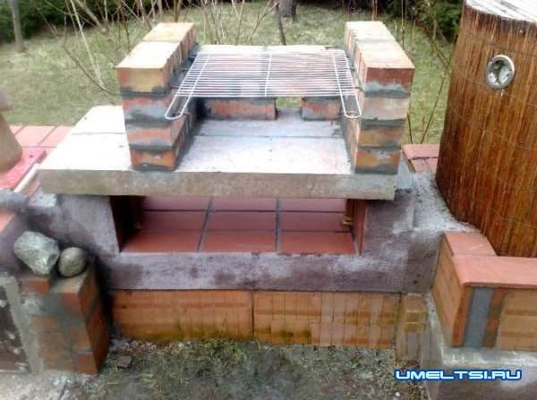 Кирпичная барбекю–коптильня своими руками-фото Кирпичная барбекю–коптильня своими руками-фото