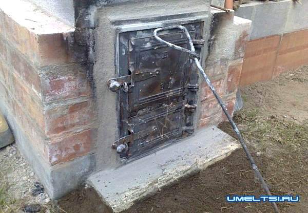 Кирпичная барбекю–коптильня своими руками-фото Кирпичная барбекю–коптильня своими руками-фото