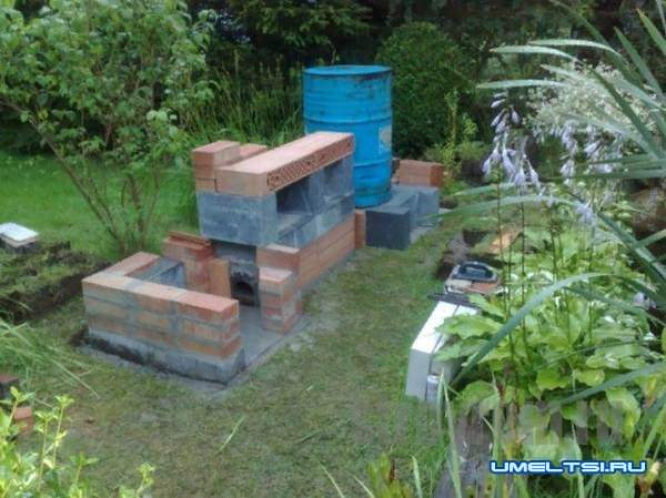 Кирпичная барбекю–коптильня своими руками-фото Кирпичная барбекю–коптильня своими руками-фото