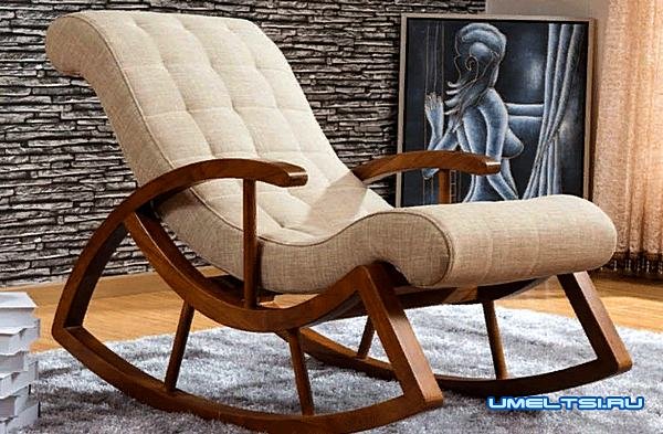 Наиболее распространенные модели кресла-качалки: дерево