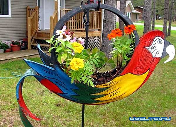 Попугай из шин Попугай из шин